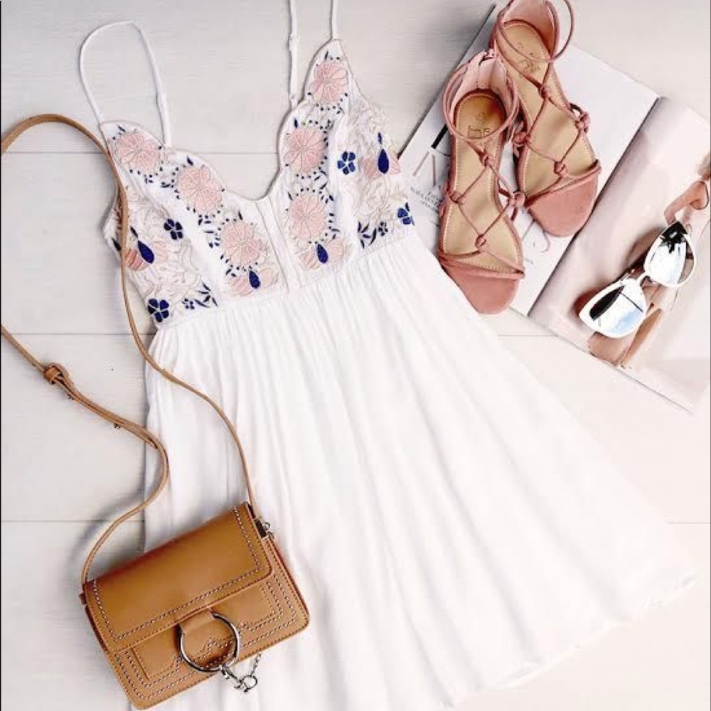 White floral dress from Lulus. New with tags!